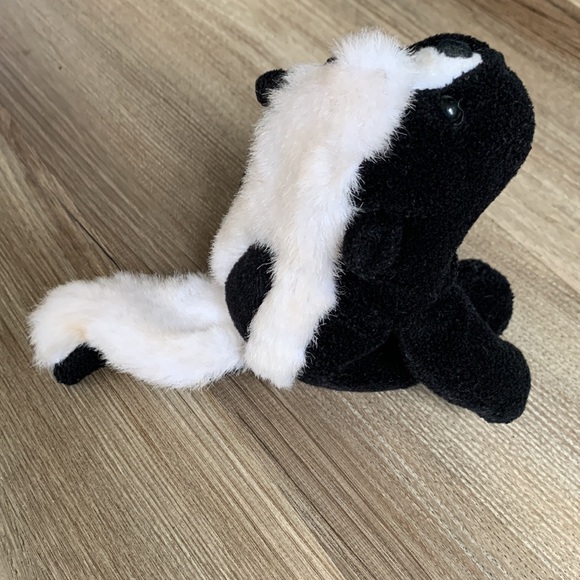 Floppies by GANZ 9" Benny Skunk CH1497 laying Bean Bag 1996 Floppy BeanBag Plush - Picture 2 of 9